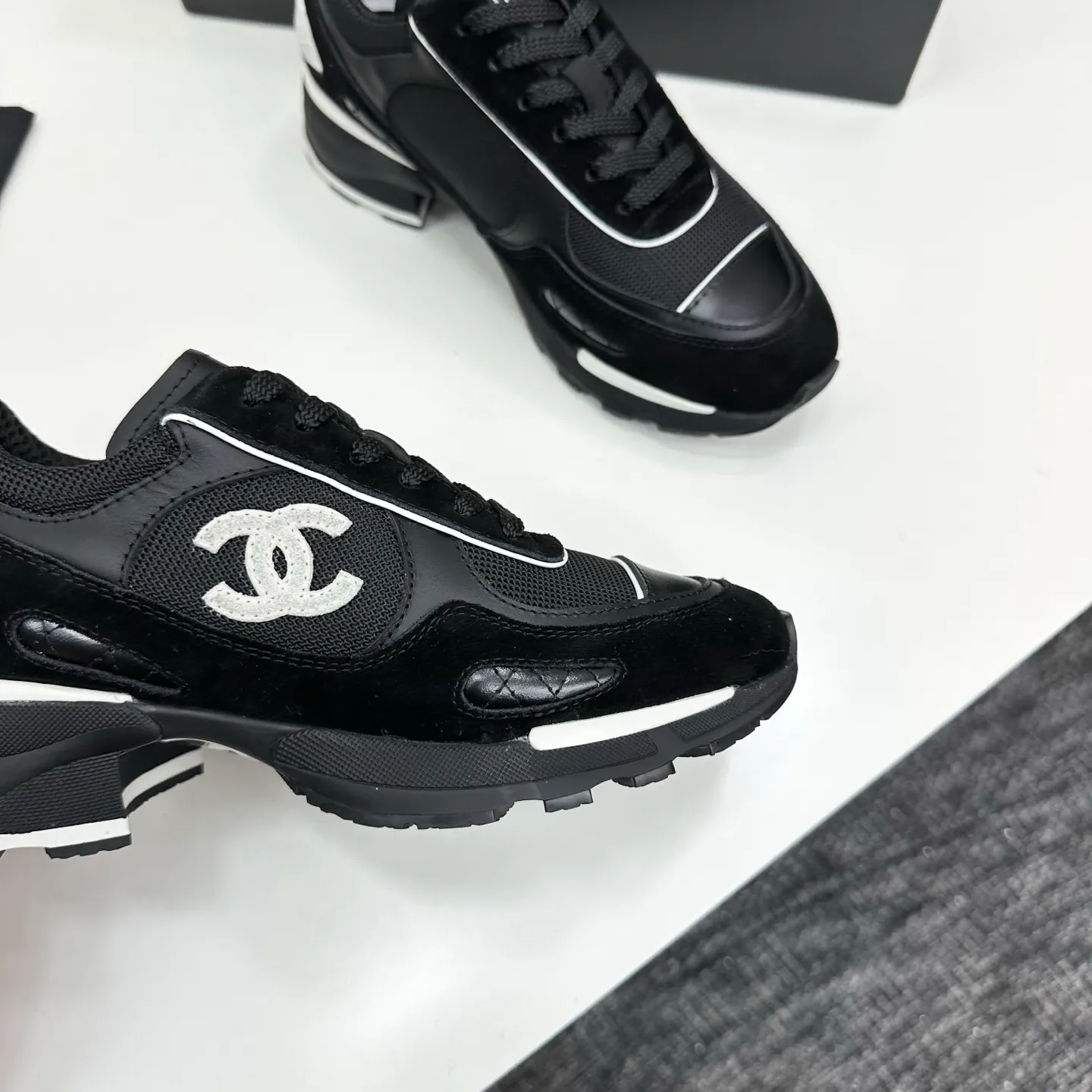 👟👟Ex-factory price 640👟👟Chanel Panda Shoes! 2025 counter's top casual sports shoes. This classic design; the upper is electro-embroidered with a variety of techniques; the outsole is fashionable and sporty; the unusual inclusion of a variety of color matching elements... The diversified mix and match is very good-looking and versatile, and can be used for leisure, fashion, sports, and outdoor... ꫛꫀꪝ Go➫ Materials: ❶Upper made of: original imported first-layer silk cowhide + original waterproof cloth + original first-layer cowhide ❷Inner lining: Original Yangli+wang ❸ Outsole based on: Original TPU combination outsole Counter boutique packaging complete set for women 35–41
